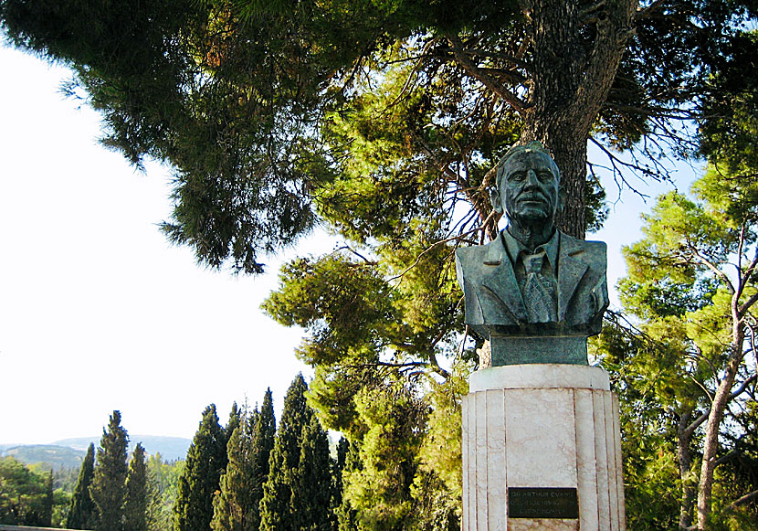 Bust of Sir Arthur Evans who led the excavations of Knossos between 1900 and 1936.