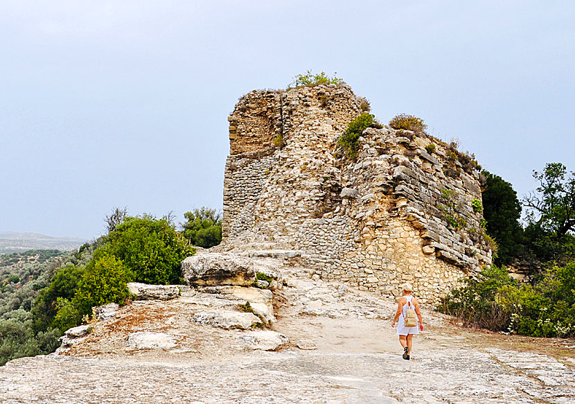 Roman watchtowers, water cisterns, ancient bridges and cemeteries in Ancient Eleuthera in Crete.