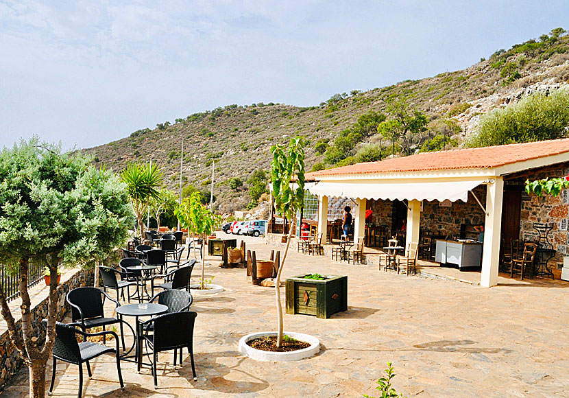 Outside Melidoni cave there is a cafe with a beautiful view.