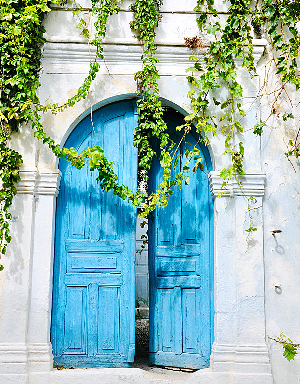 About 30 kilometers east of Rethymnon is the nice little village of Margarites.