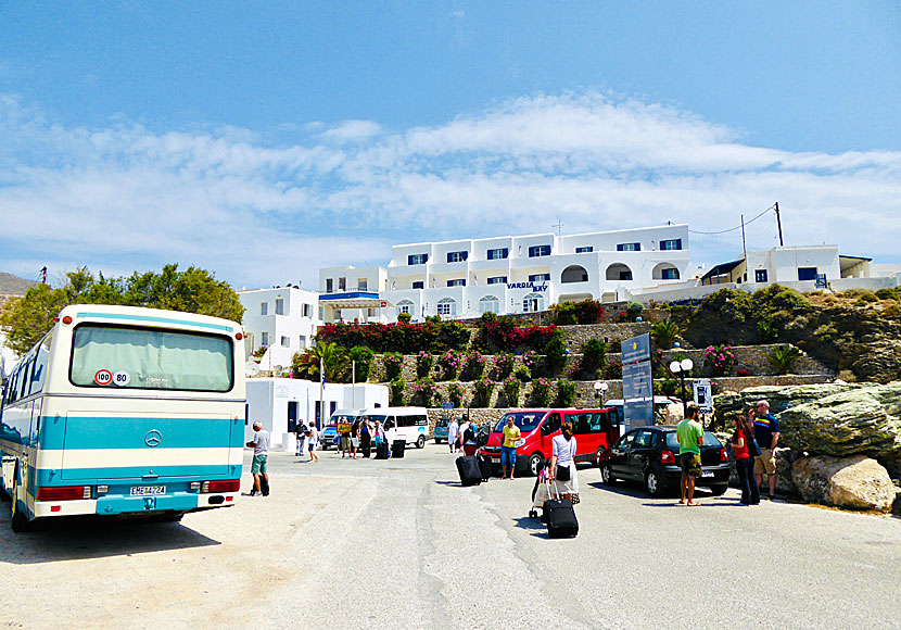 The bus stands in the port when the boats arrive to Folegandros.