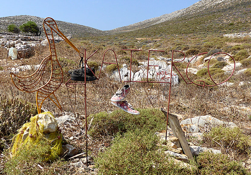 Here begins the hike to Katergo beach on Folegandros.