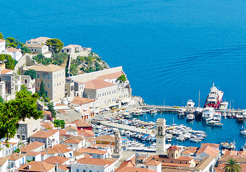To the left of the port in Hydra town are the beaches of Spilia, Kaminia, Avlaki, Vlychos and Plakes.