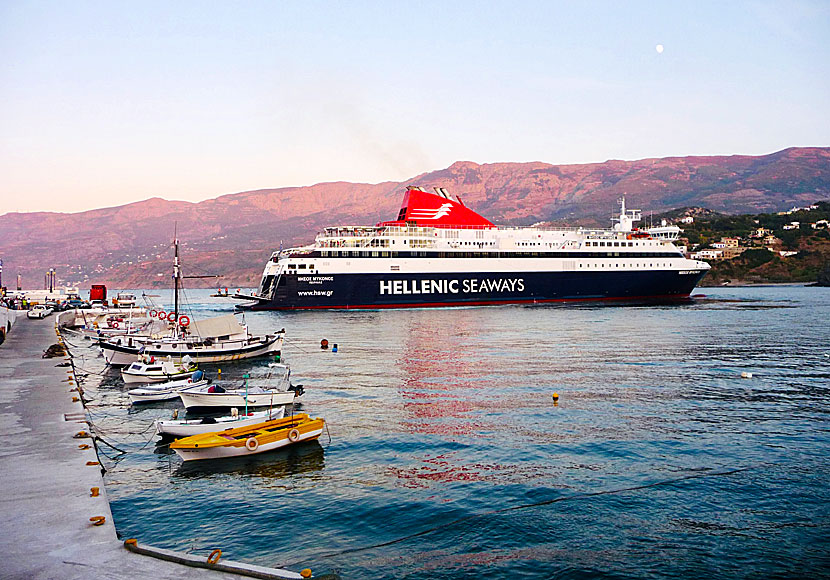 The port of Evdilos on Ikaria.