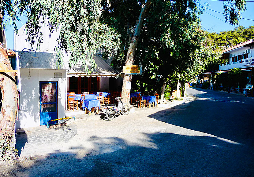 Taverns, restaurants and shops in Gialiskari on Ikaria.