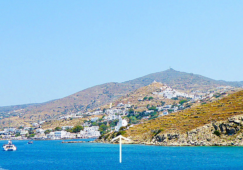 The first thing you see when you arrive by boat to Ios is the church of Agia Irini.