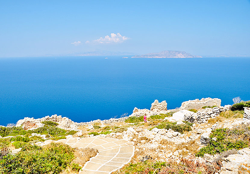 From Paleokastro on Ios you can see the islands of Naxos, Iraklia and Paros in the Cyclades.