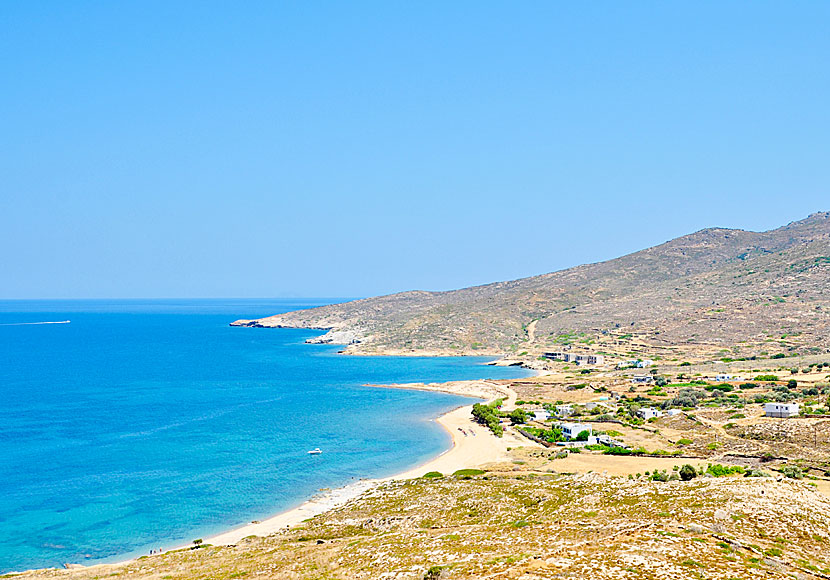 The beach of Psathi is located along the road to Manganari beach in Ios.