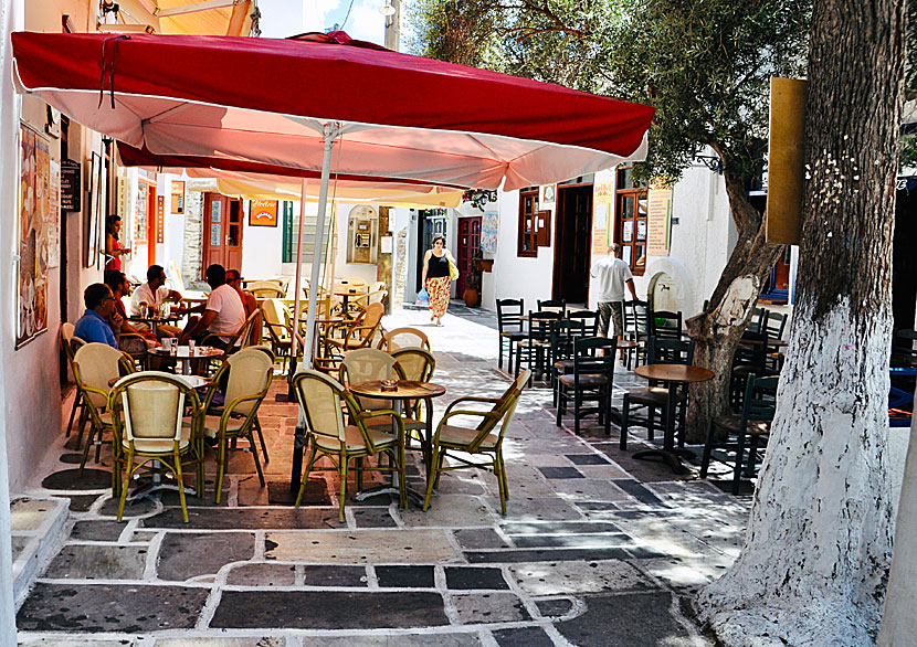 On the square in Chora are four cool bars.
