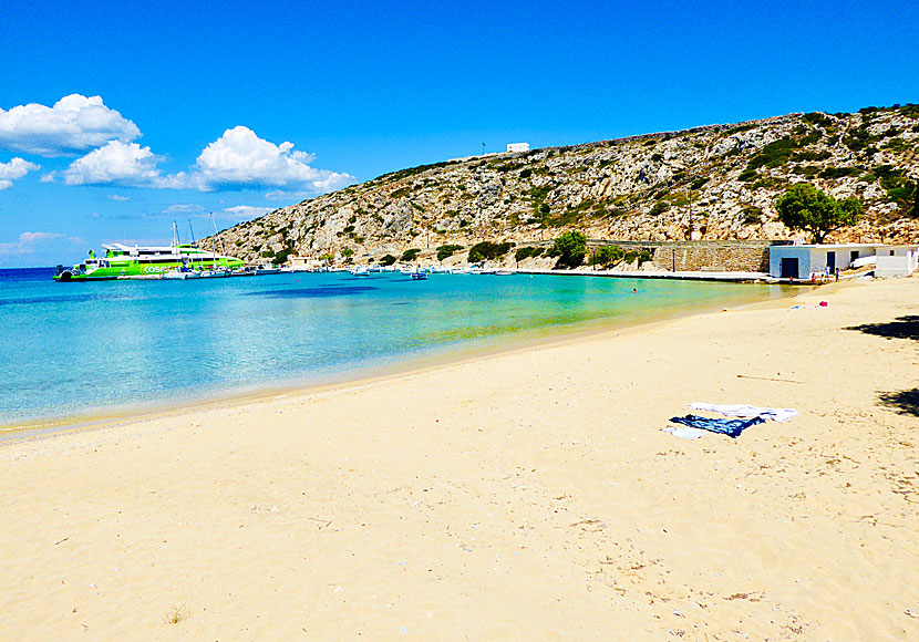 Take the opportunity to swim on the beach in the port while you wait for a ferry to the islands in the Small Cyclades.