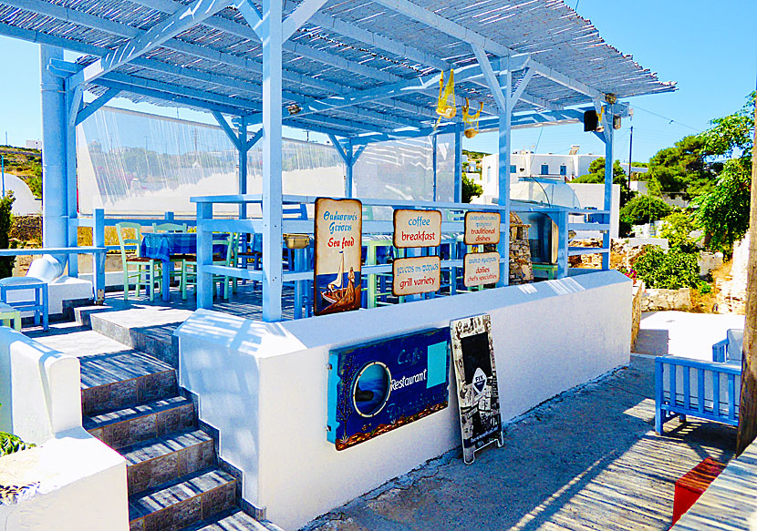 Restaurants and tavernas in the port of Iraklia.