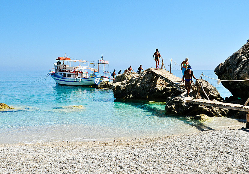 Beach boats to Kato Lakos beach depart from the port of Pigadia every morning.