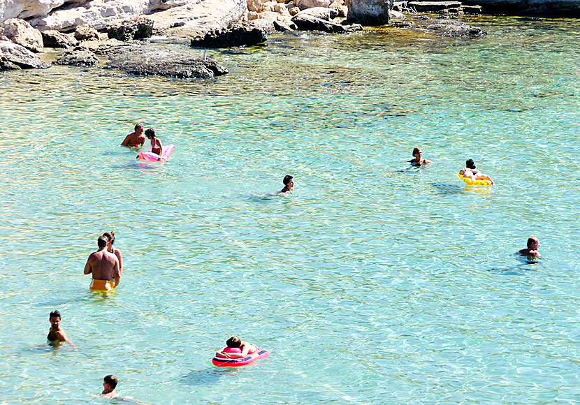 Mikri Amopi beach and Amoopi beach on Karpathos are very child-friendly.