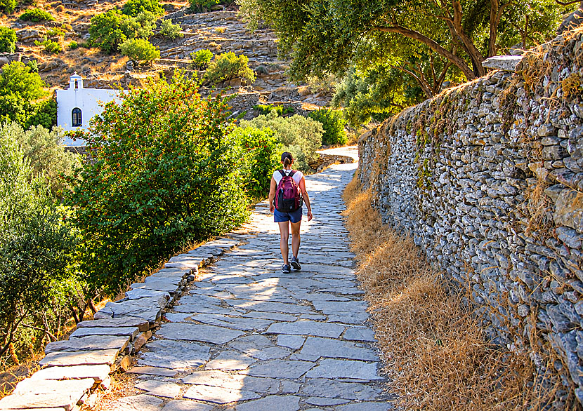 Hike to the Laughing Lion on Kea, Greece.