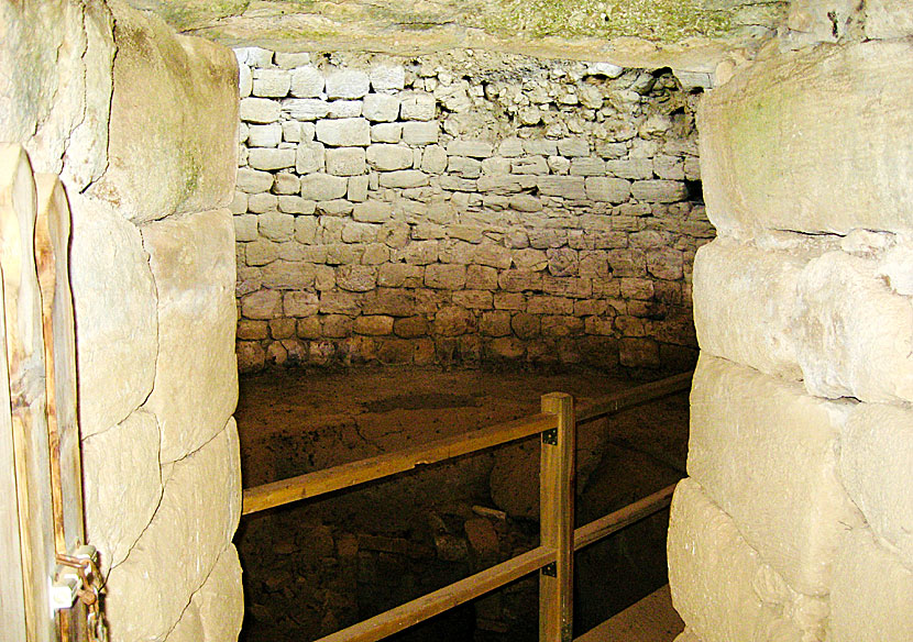 The Tzanata tomb is a Mycenaean tomb that was discovered as recently as 1991.