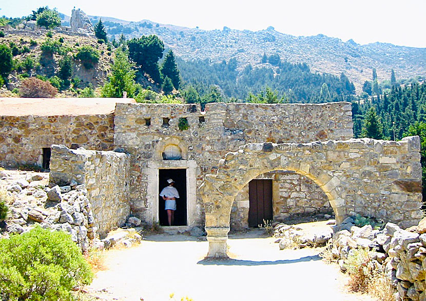 On the hike up to the fortress, you pass the Palio Pyli Church.