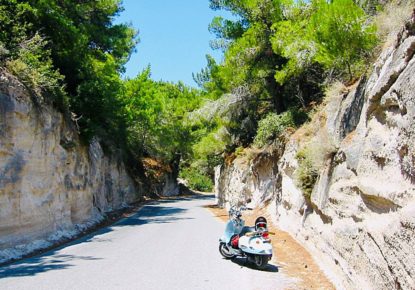Driving a car or moped to Agios Theologos beach on Kos.