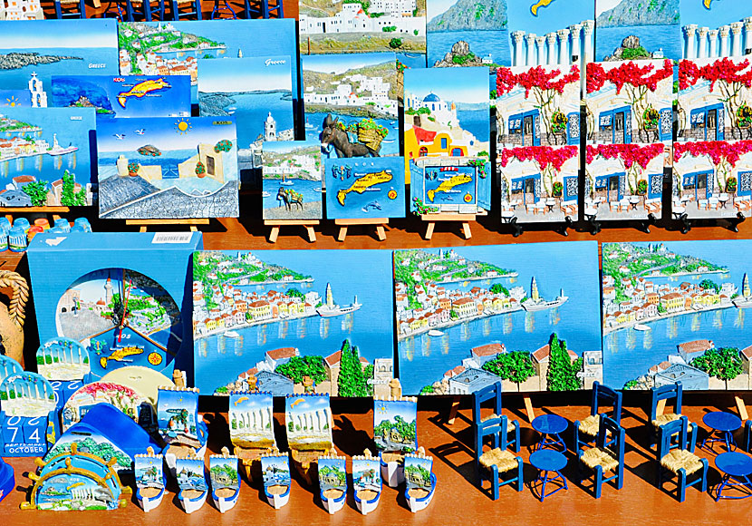 Paintings with motifs from Santorini and Symi, among others, can be bought in Zia.