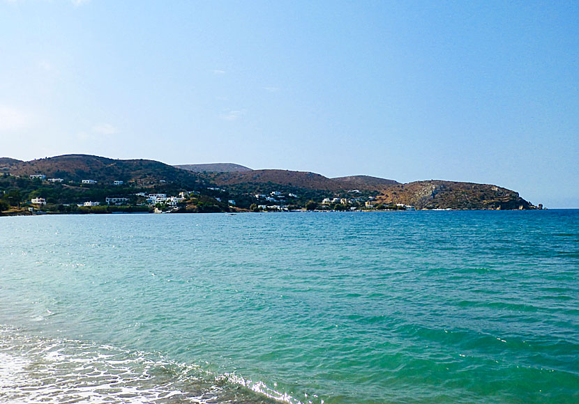 The fishing village of Drymonas, and the popular Ouzeri O Sotos, are opposite Gourna.