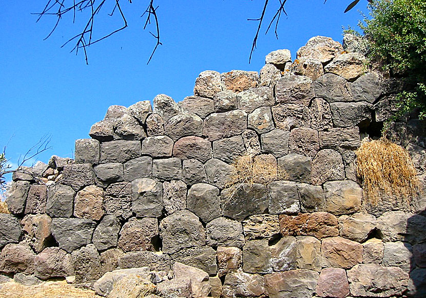 The old defens walls that protected the ancient theater and ancient village of Milos.