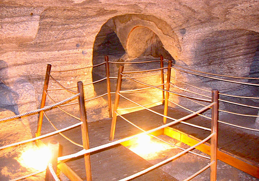 The underground tombs in the catacombs of Milos had room for many dead Christians.