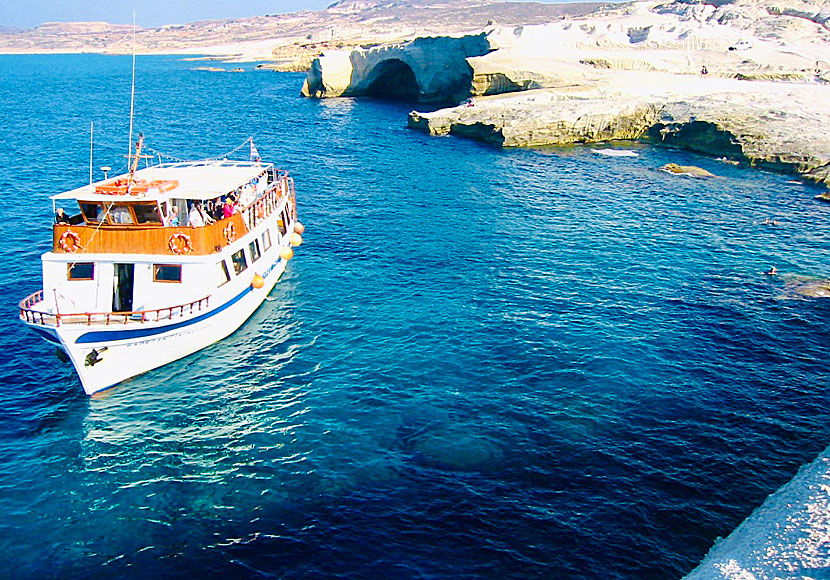 Excursion boat to Sarakiniko in Milos.