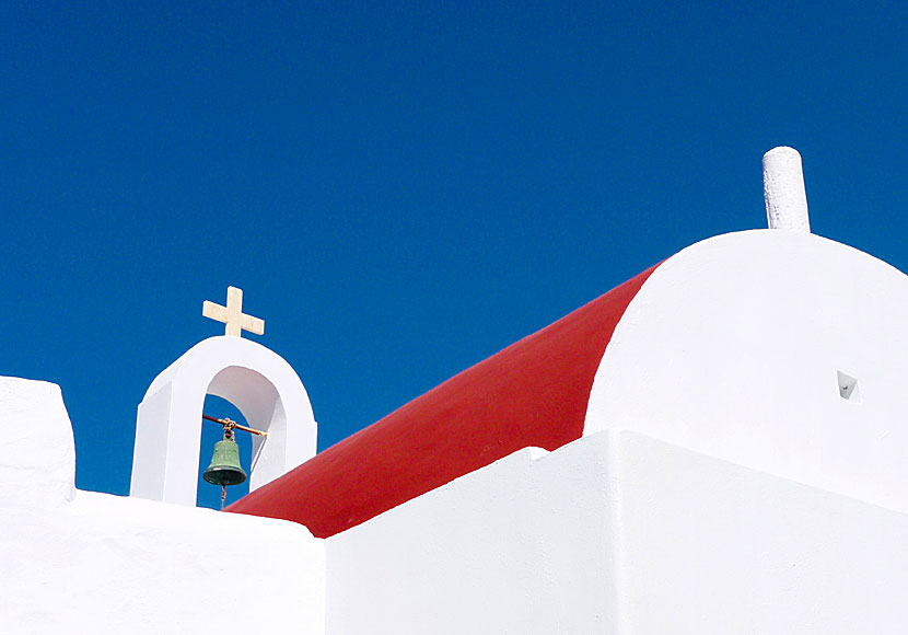 Many churches on Mykonos have red ceilings. Like this one at Agios Ioannis beach.
