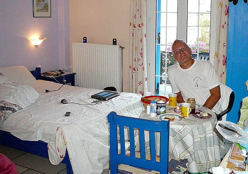 Is breakfast included at Pension Sofi on Naxos?