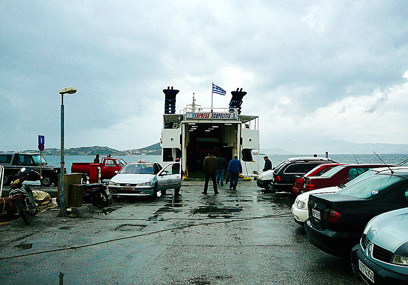 Express Skopelitis in the port of Naxos.