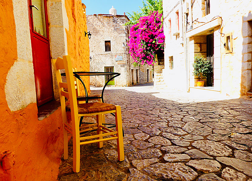 The village of Areopoli is incredibly photogenic and a paradise for those who like to photograph Greek houses, balconies and doors.