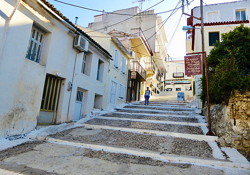 One of the steep slopes leading up to upper Pylos.