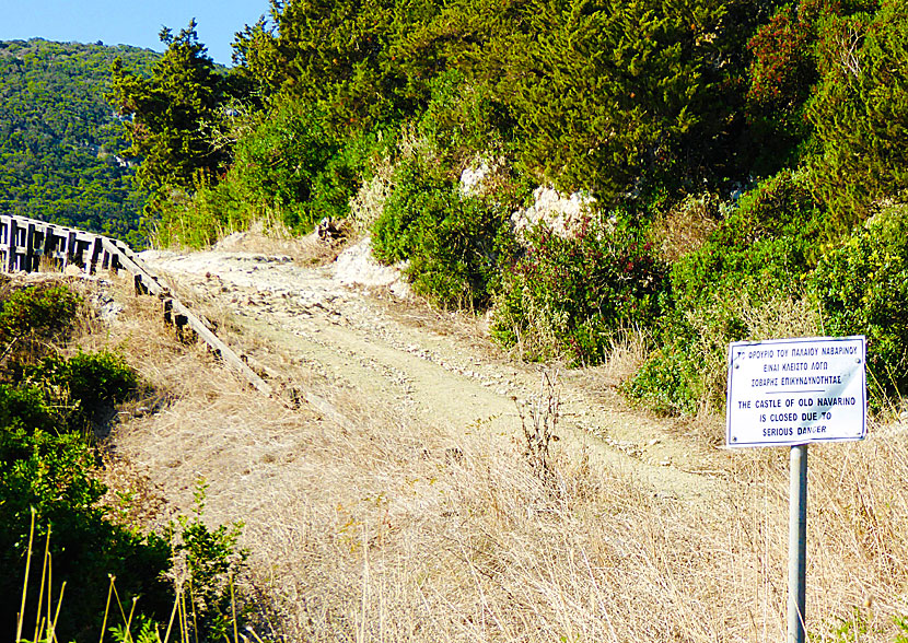 The path that goes from Divari beach to Paleokastro above Voidokilia beach.