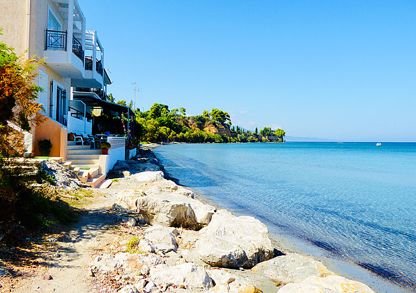 Above Artaki beach in Koroni there are several good hotels.