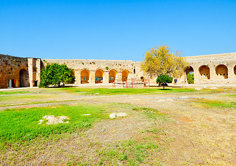 There are no buildings preserved in the inner courtyard.