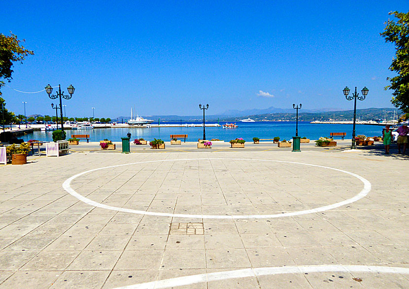 Where the Three Admirals Square ends, the beautiful harbor promenade of Pylos begins.