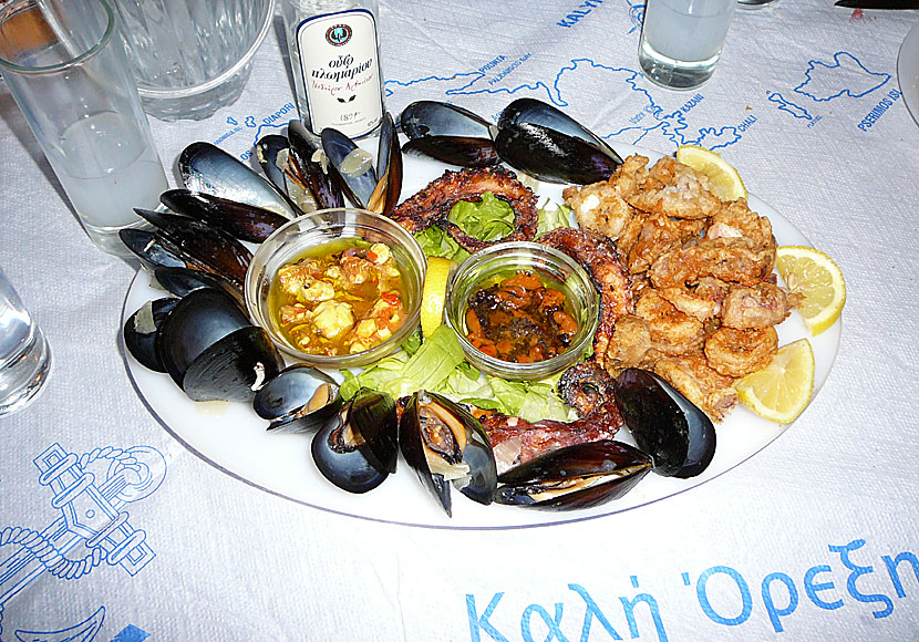 Starters and appetizers from Greece. Fish and shellfish plate with, among other things, sea urchins archinoos.