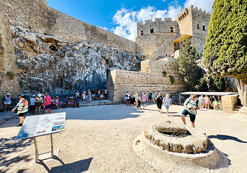 Is the Acropolis above Lindos in Rhodes worth a visit? Here you get answers.