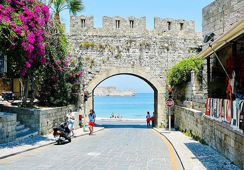 Outside Arsenal Gate there is a small sandy beach called Akti Sachtouri beach.