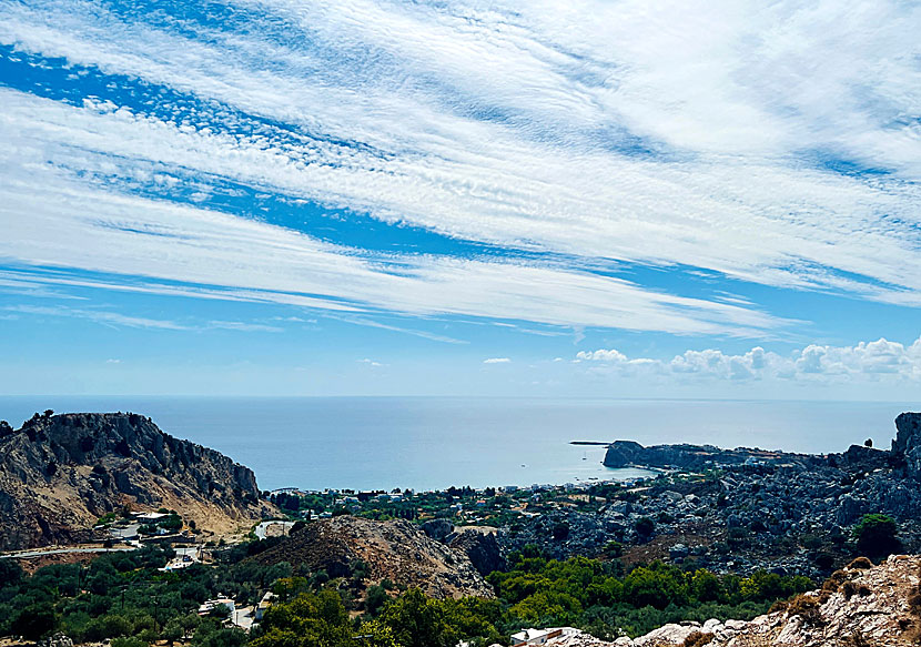 Along the way down to the village there is a viewpoint from which you can see the whole of Stegna.