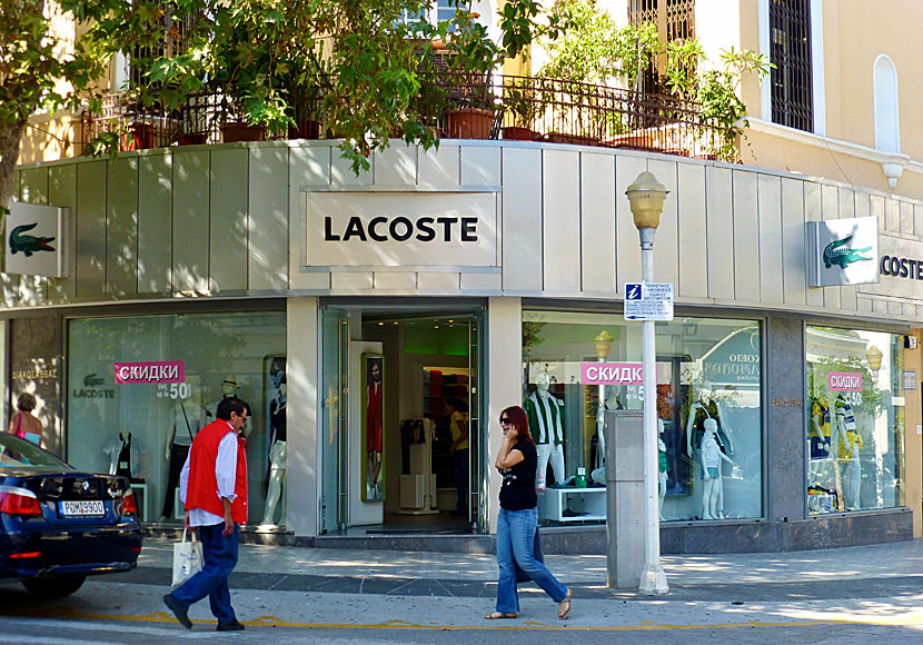 Shopping i Rhodos stad i affärer som Lacoste, Zara och H&M.