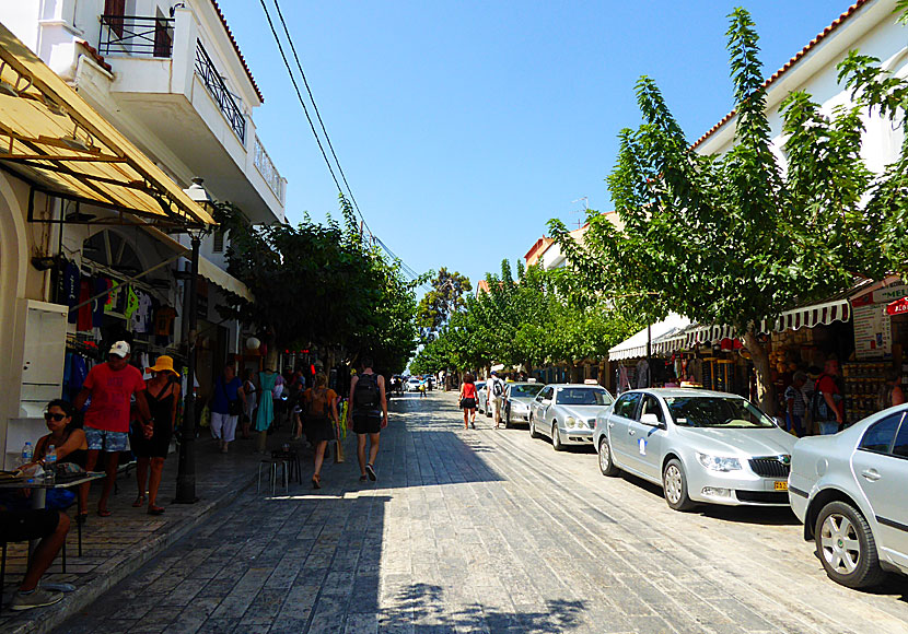 Along the main street of Pythagorion on Samos there are many shops, fast food places, taxis and ATMs.