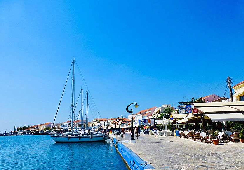 Along the harbour promenade in Pythagorion are many restaurants, tavernas, bars and cafes.