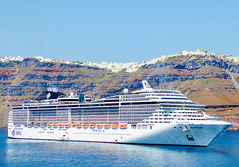 The cruise ships that anchor in Santorini are very huge.