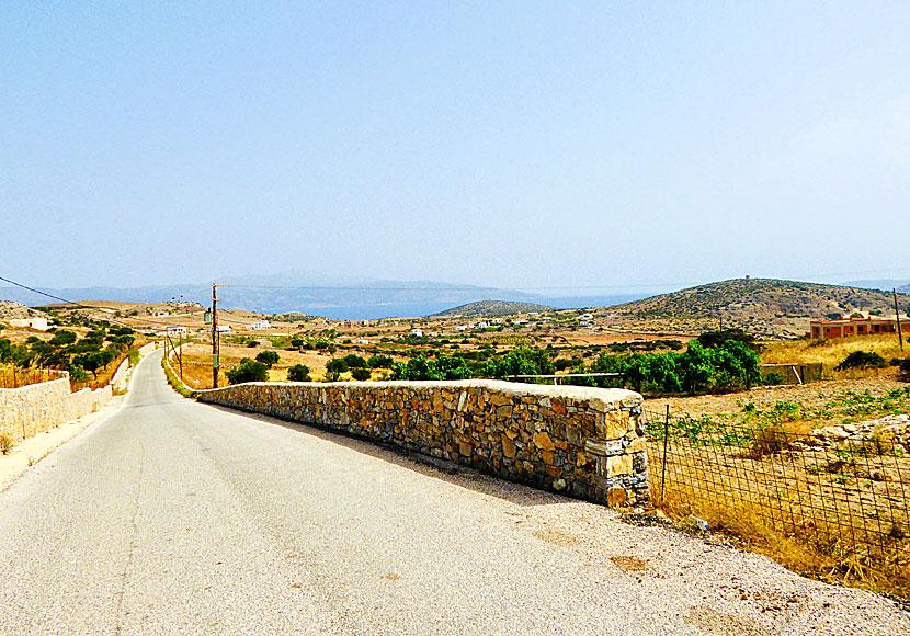 The road that runs between the villages of Chora and Messaria on Schinoussa island.