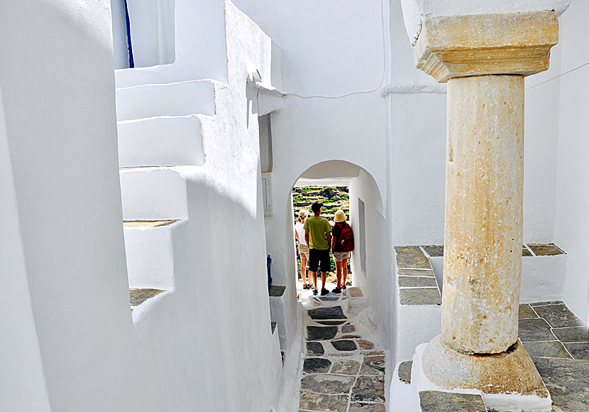 One of the entrances to Kastro on Sifnos. 