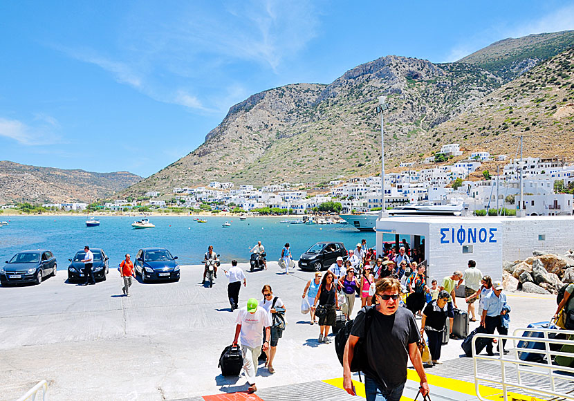 The port in Kamares on Sifnos.