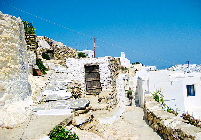 The alleys in Chorio are, if possible, even more labyrinthine than in Kastro.