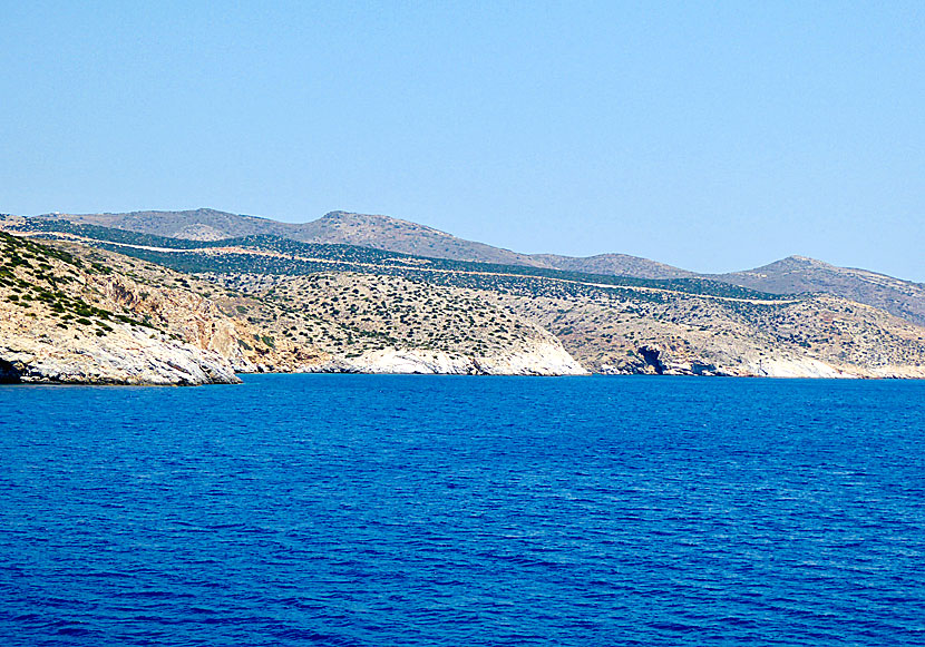 The road to Agios Georgios beach on Sikinos.