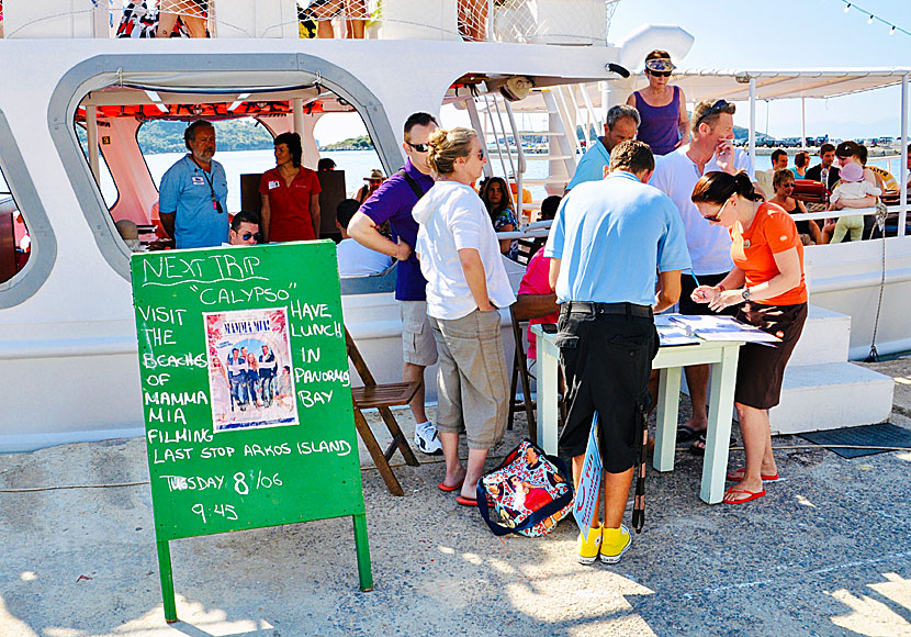 From Skiathos there are excursion boats to Skopelos with Mamma-Mia-Theme.