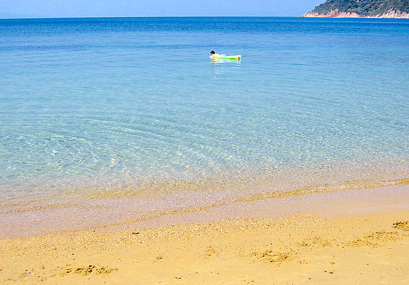 Maratha is one of Skiathos' most child-friendly beaches and is close to Koukounaries.